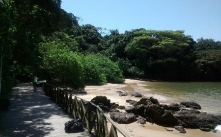 por-que-vale-a-pena-conhecer-a-praia-do-buraco-de-balneario-camboriu.jpg